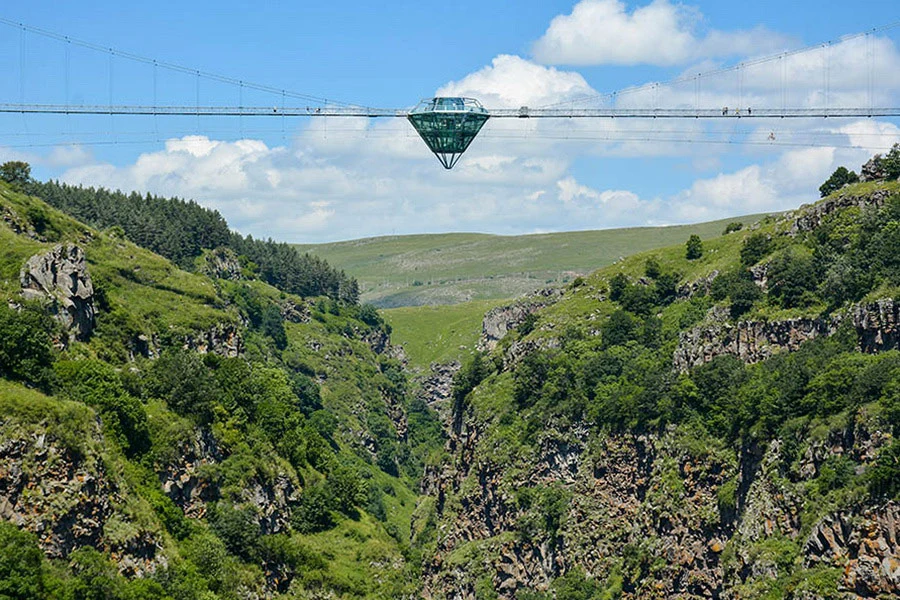 Dashbashi Canyon (Tsalka) – Hiking, Waterfalls & Glass Bridge in Georgia